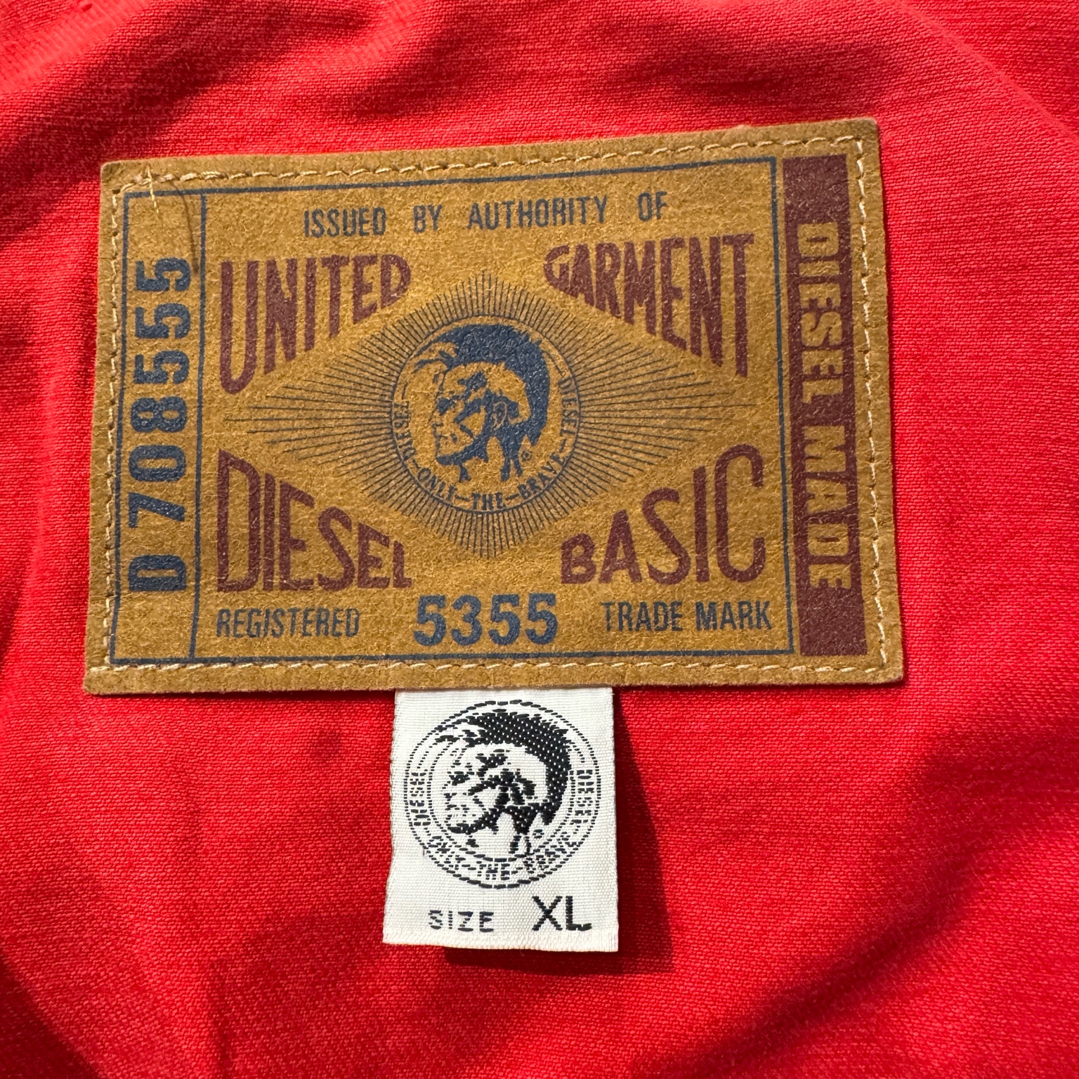 Diesel Basic Line 5355 モヒカンロゴ入りレザーパッチ。90年代後半〜2000年頃の証拠となる貴重なタグデザイン。