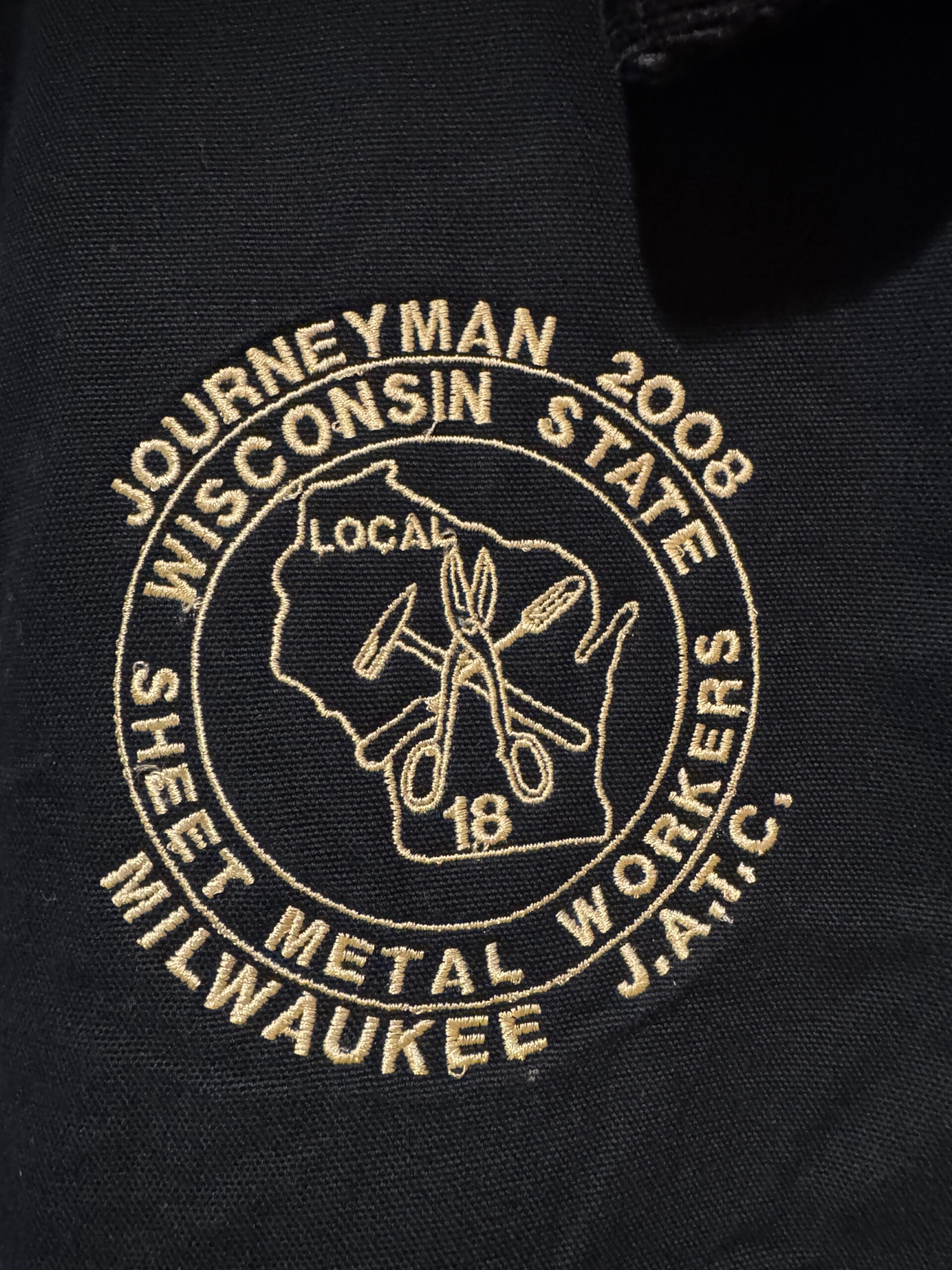 SHEET METAL WORKERS INTERNATIONAL ASSOCIATION の刺繍ロゴ。