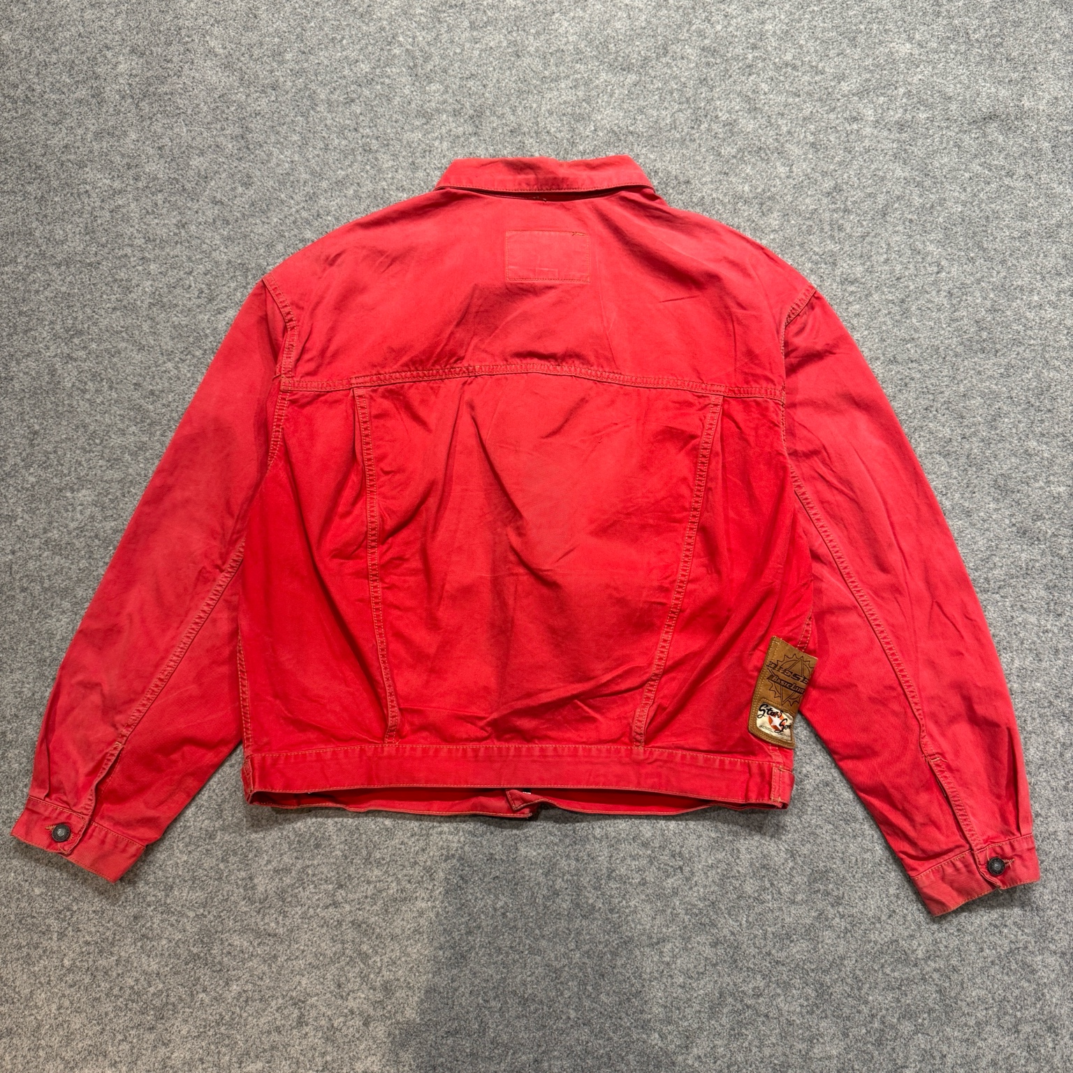 Diesel Basic Line 赤フェードジャケットの背面全体。イタリア製らしい丁寧な縫製と色落ちが魅力。