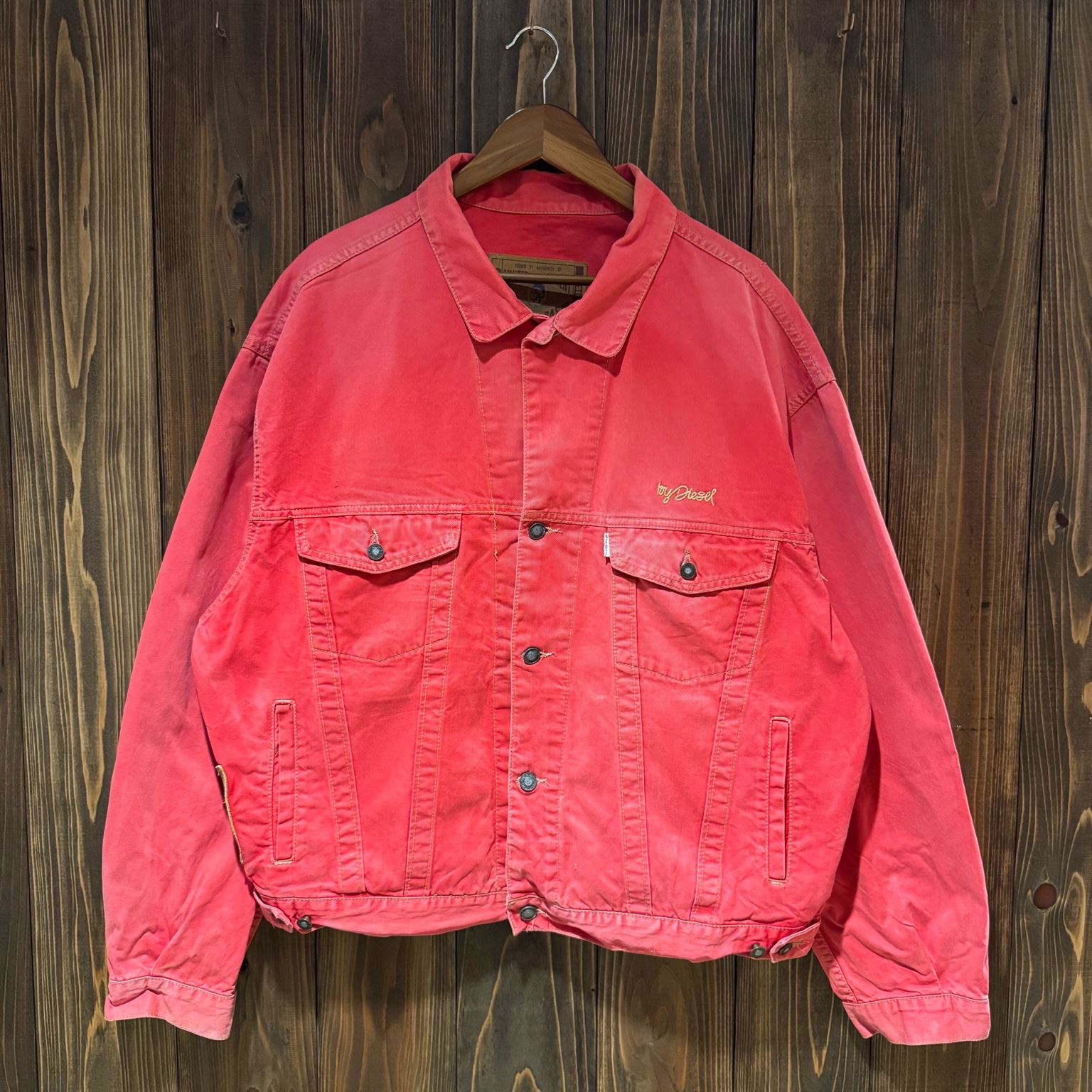 90s Diesel Basic Line 赤フェード ワークジャケット 正面。イタリア製ガーメントダイ特有の色落ちが美しいヴィンテージアイテム。