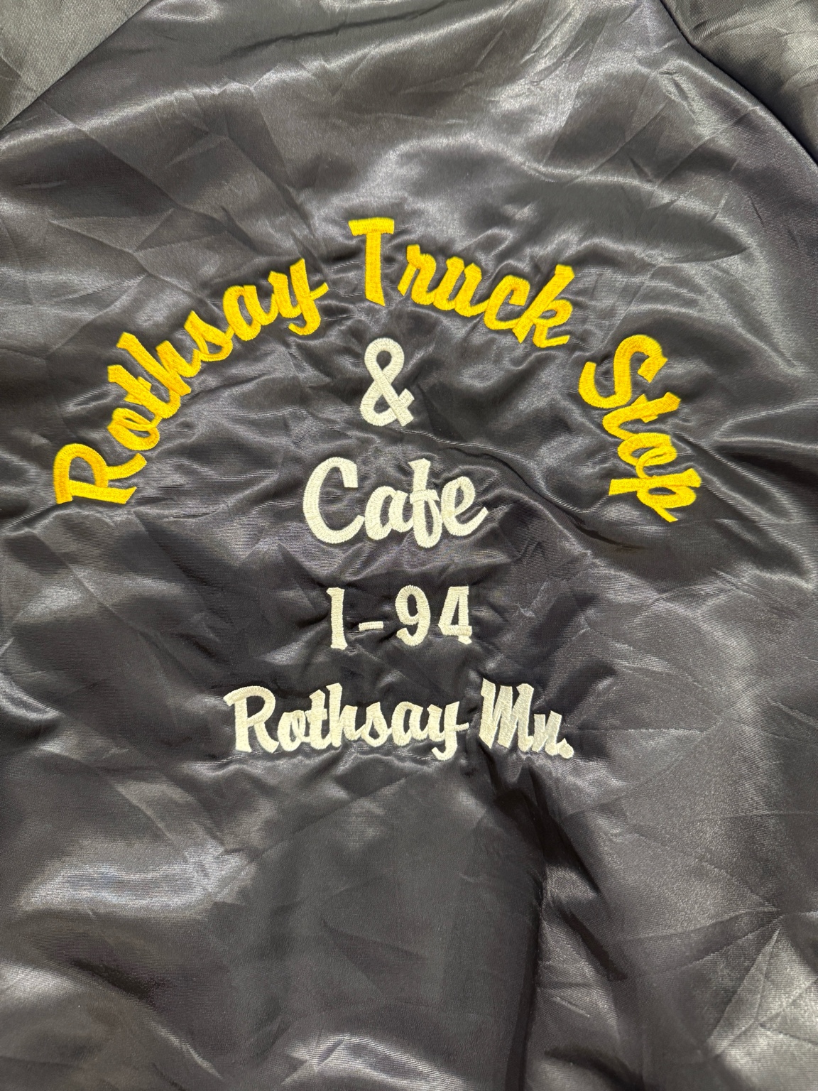 Rothsay Truck Stop & Cafe I-94 Rothsay, Mn. の文字刺繍ディテール