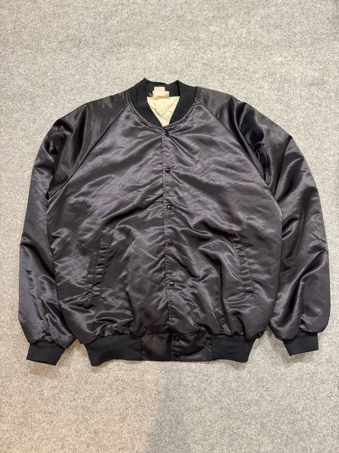 平置きで見たHartwell製Rothsay Truck Stop & Cafeワークジャケットのフロント全体