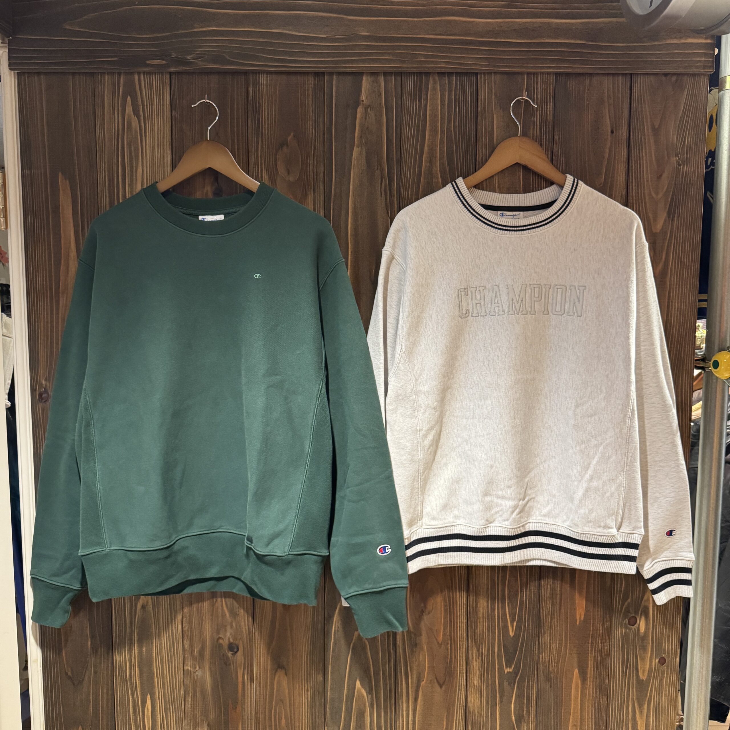 Champion Reverse Weave グリーン＆グレーのスウェット2着並び
