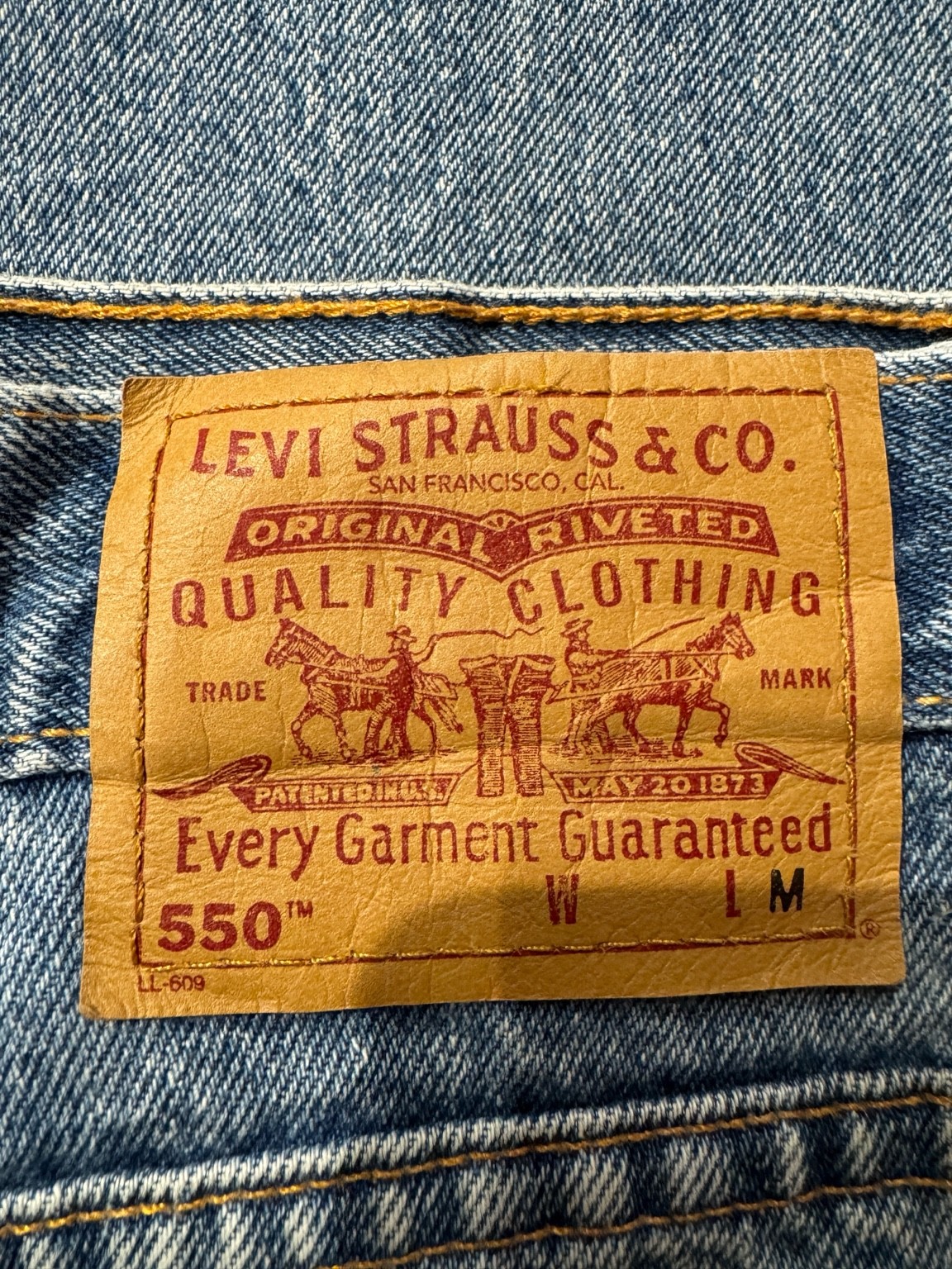 Levi’s 550(USA製)紙パッチのクローズアップ画像。