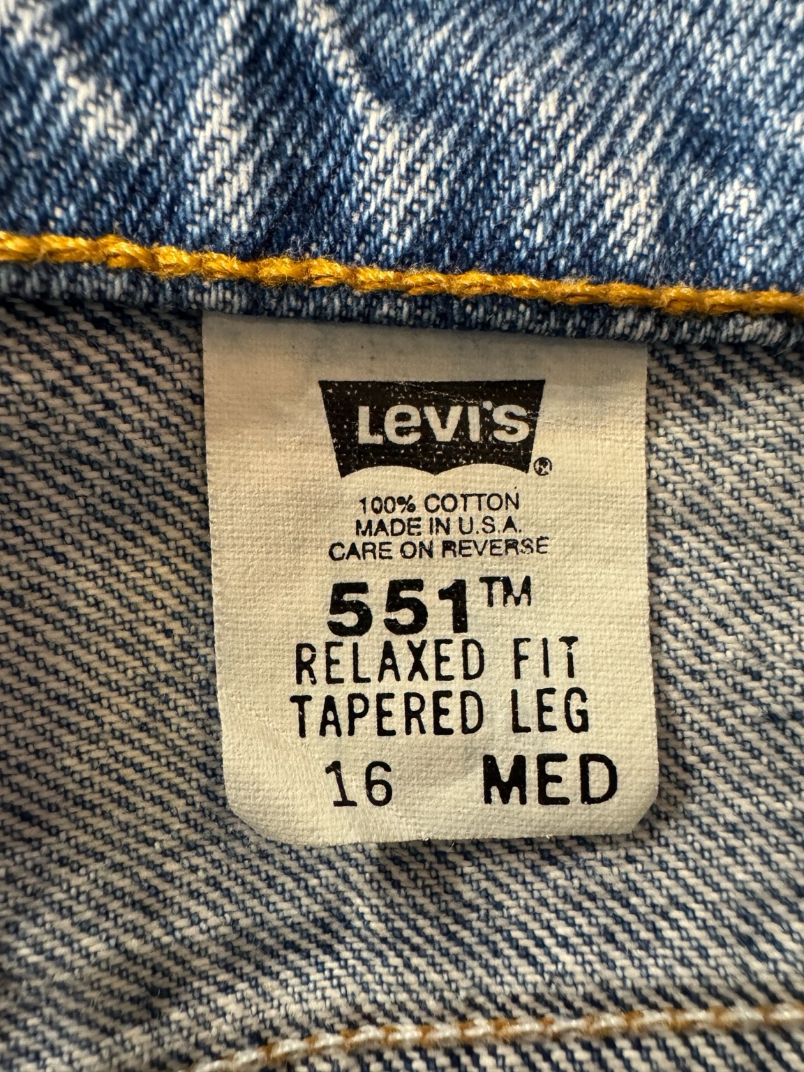 内タグのアップ。サイズ16 MEDとMADE IN U.S.A.の表記。