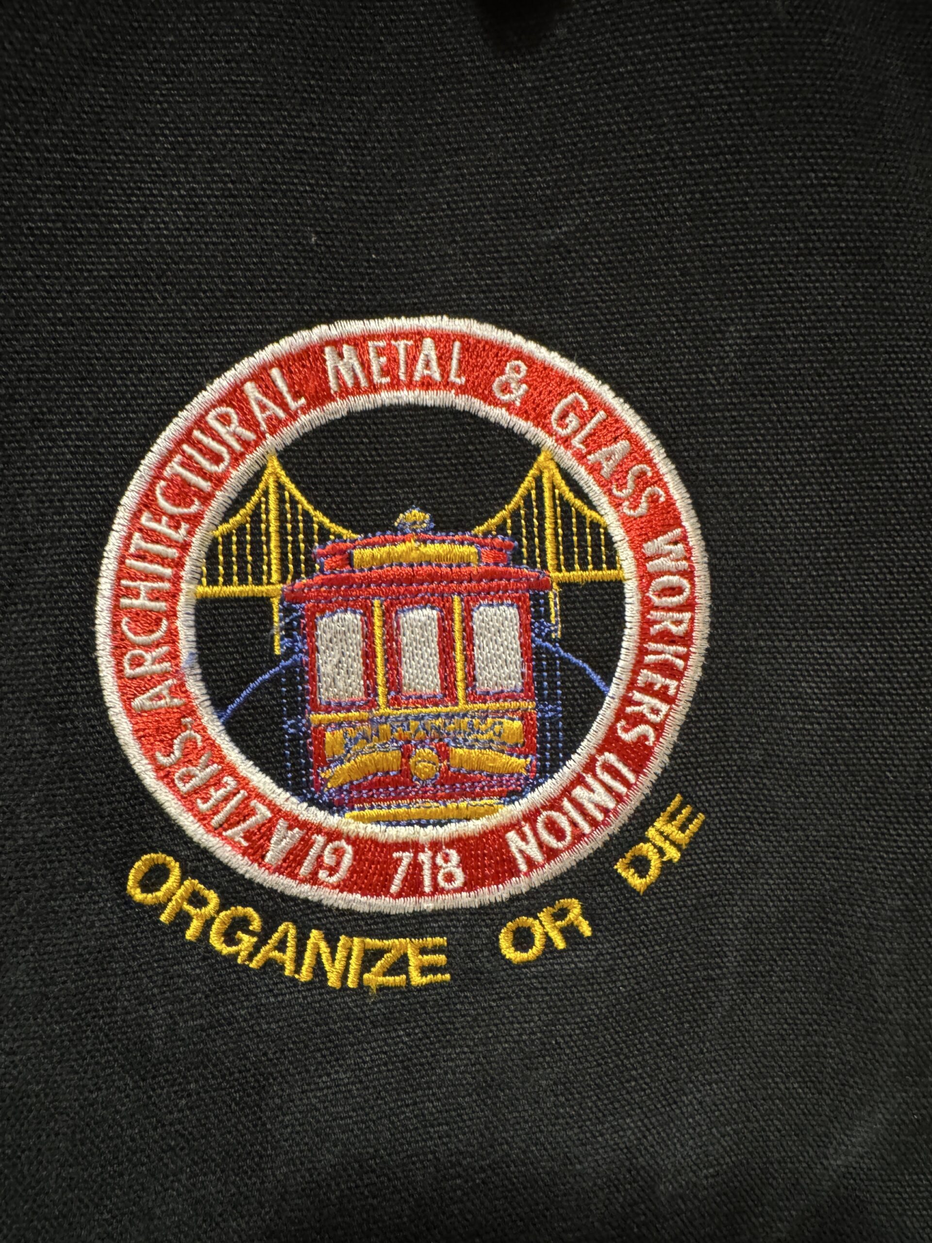 ARCHITECTURAL METAL & GLASS WORKERS UNIONのフロントワッペン刺繍アップ。