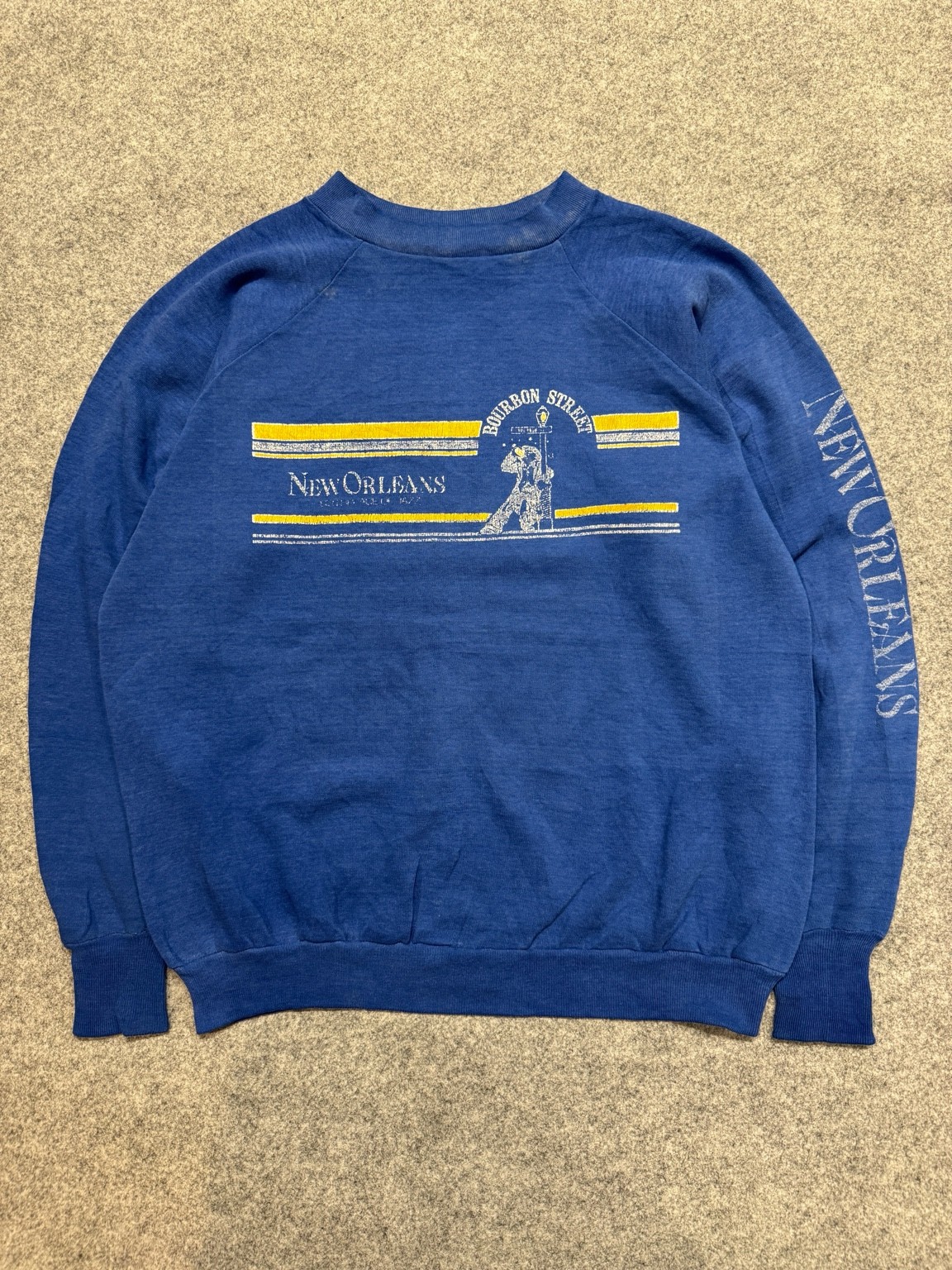 Healthknitニューオリンズスウェットの袖プリント。NEW ORLEANSの文字が入る。