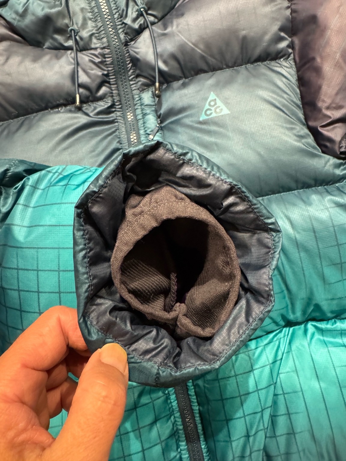 袖口の内リブ（防風仕様）NIKE ACG ダウン