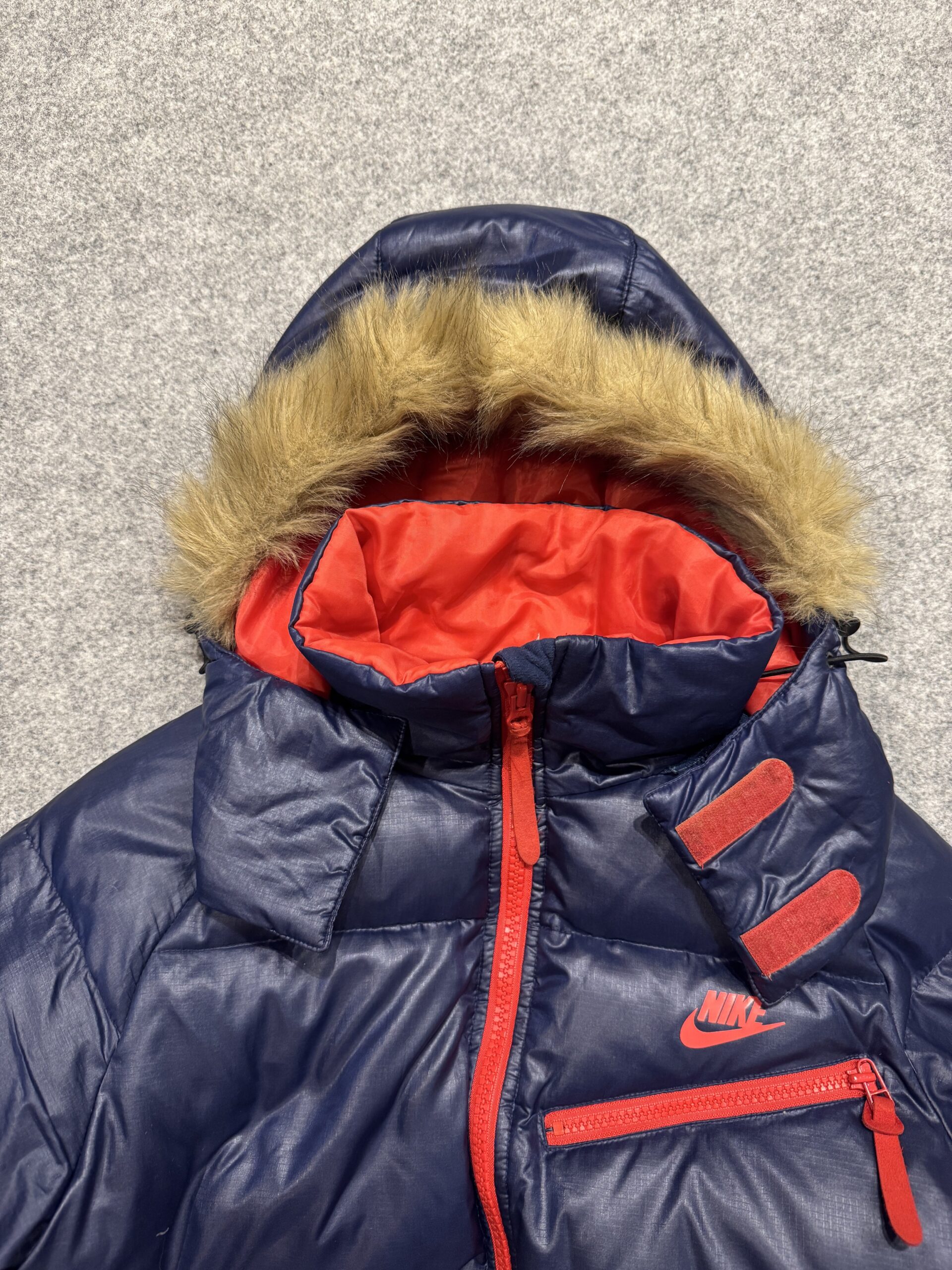 NIKE ダウン フード フェイクファー ディテール