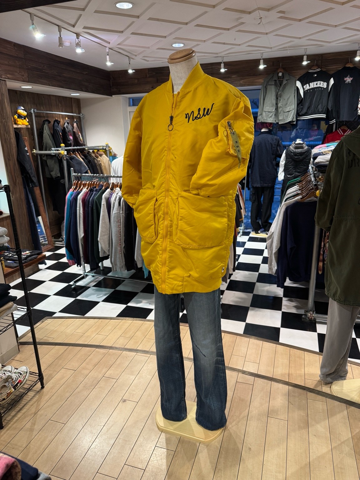 NIKE NSW ロング丈ナイロンジャケット 着用イメージ（トルソー）