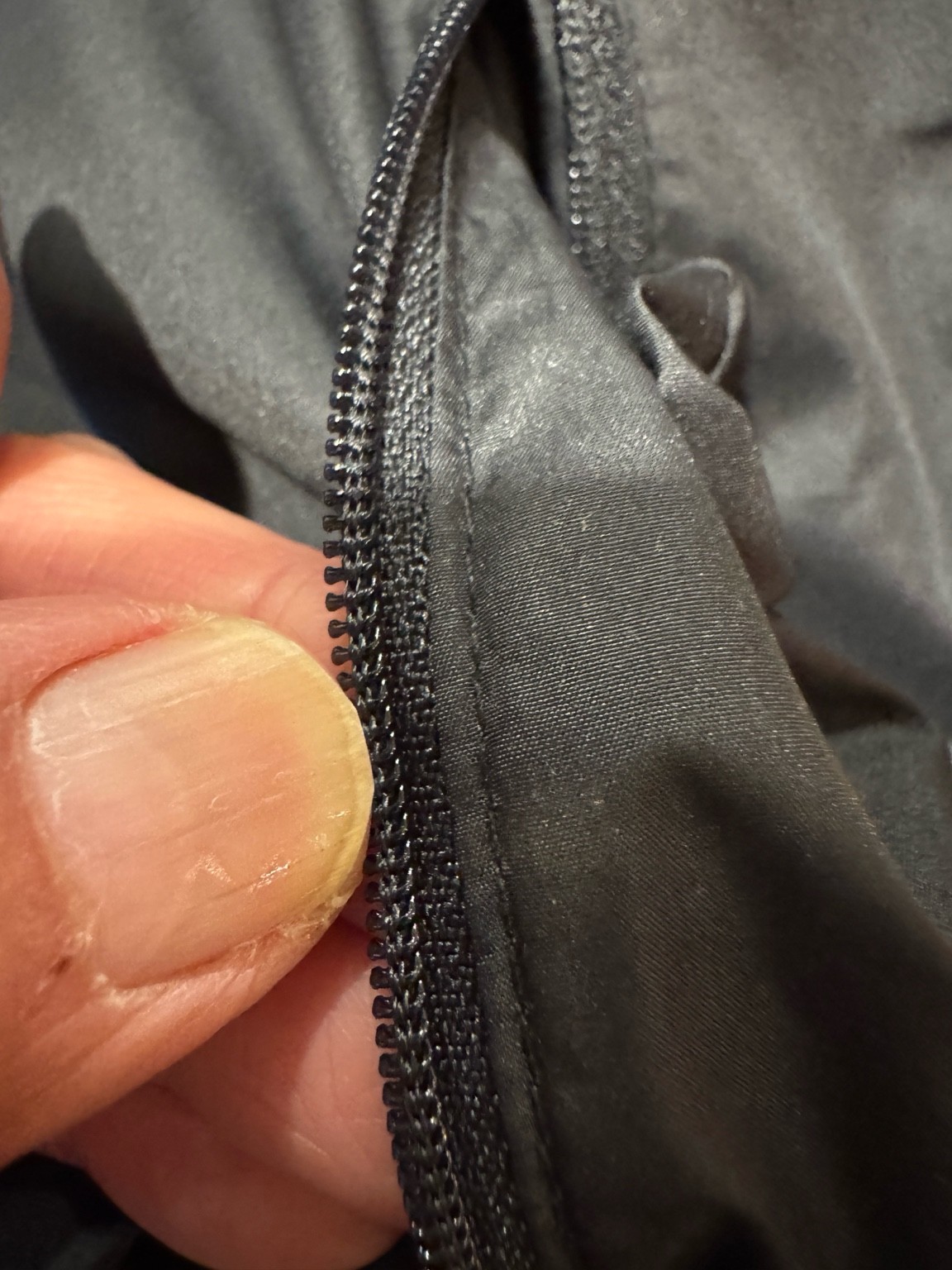 RTG ジャケット本体ポケットの止水ジッパー縫製