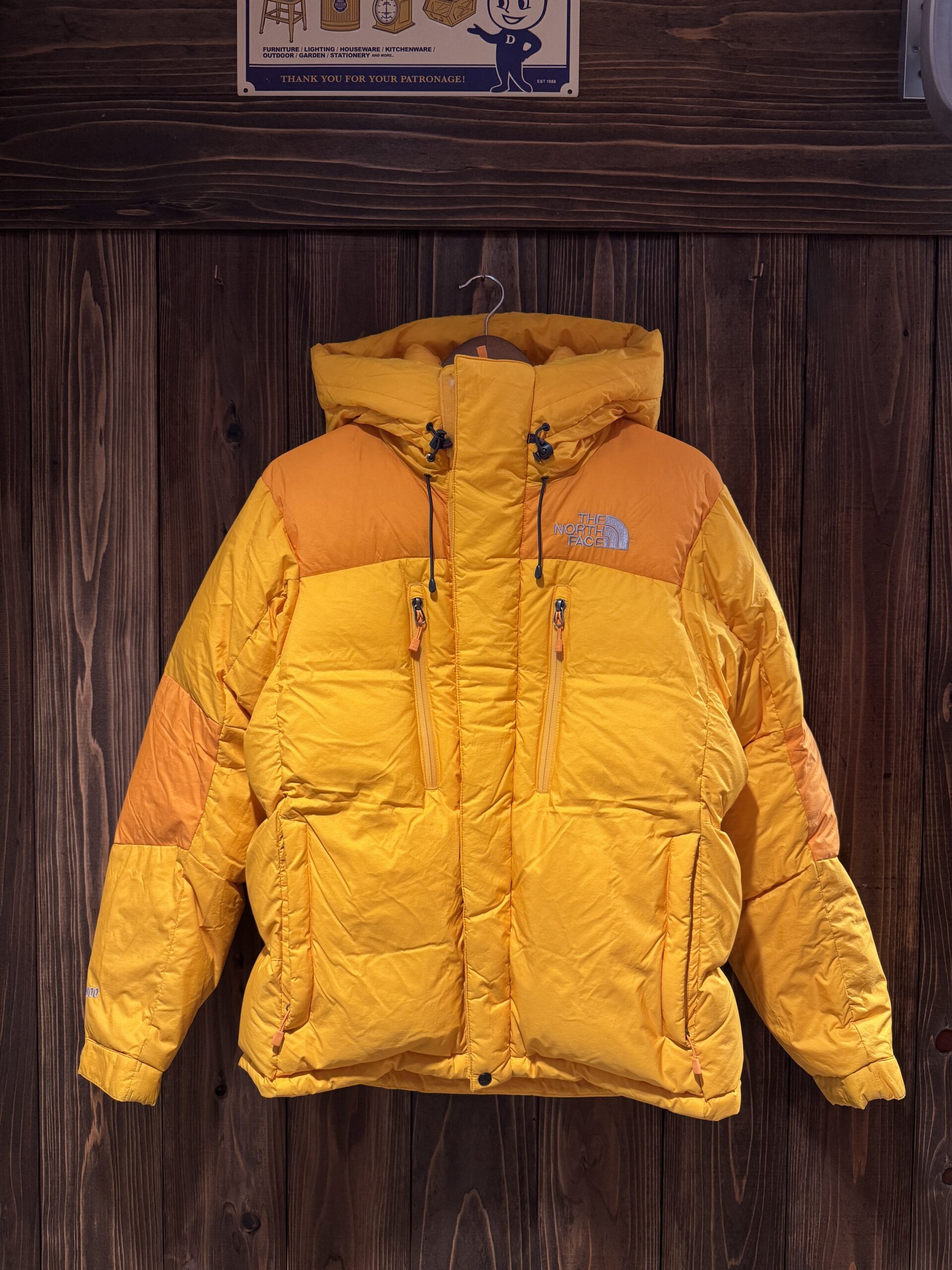 THE NORTH FACE HyVent ダウンジャケット 正面（イエロー×オレンジ／NFJ1DD71）