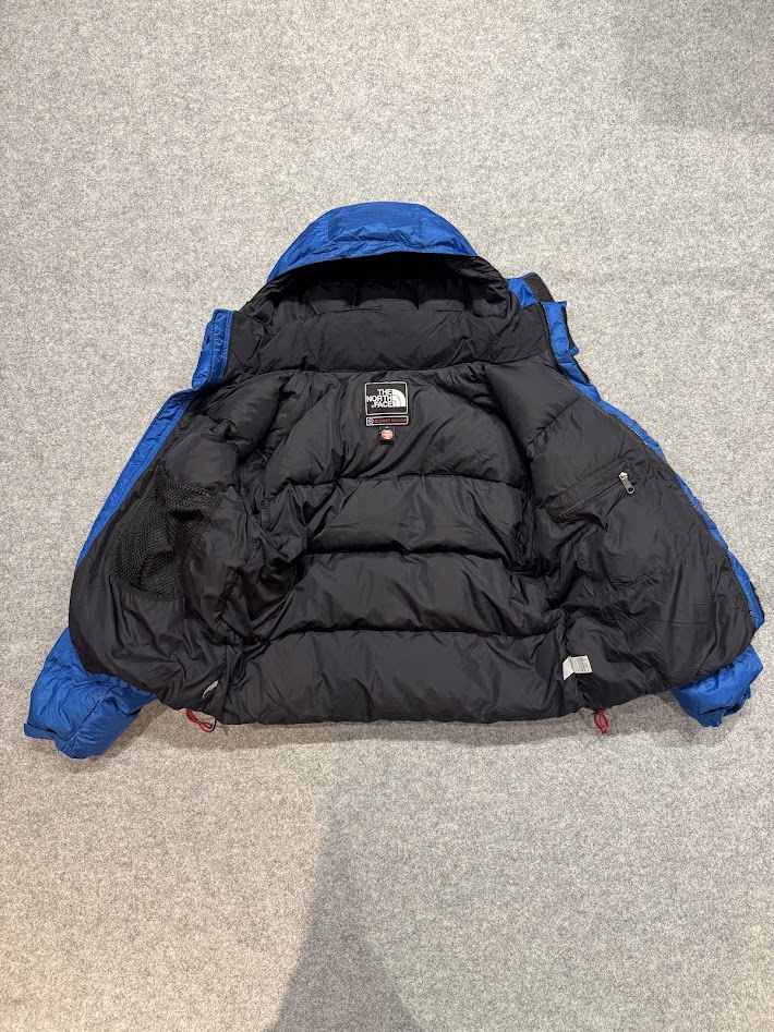 ブルーのダウンの内側（全体）