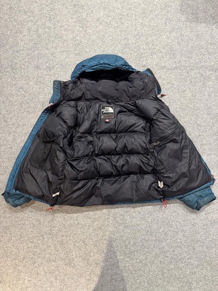 グリーンのダウンの内側（全体）