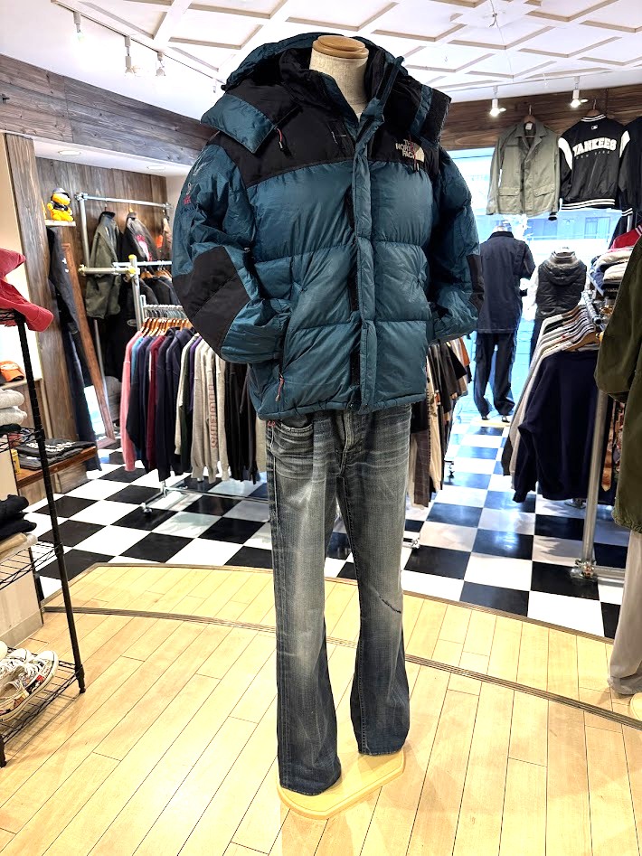 グリーンのSummit Seriesダウン（マネキン着用）