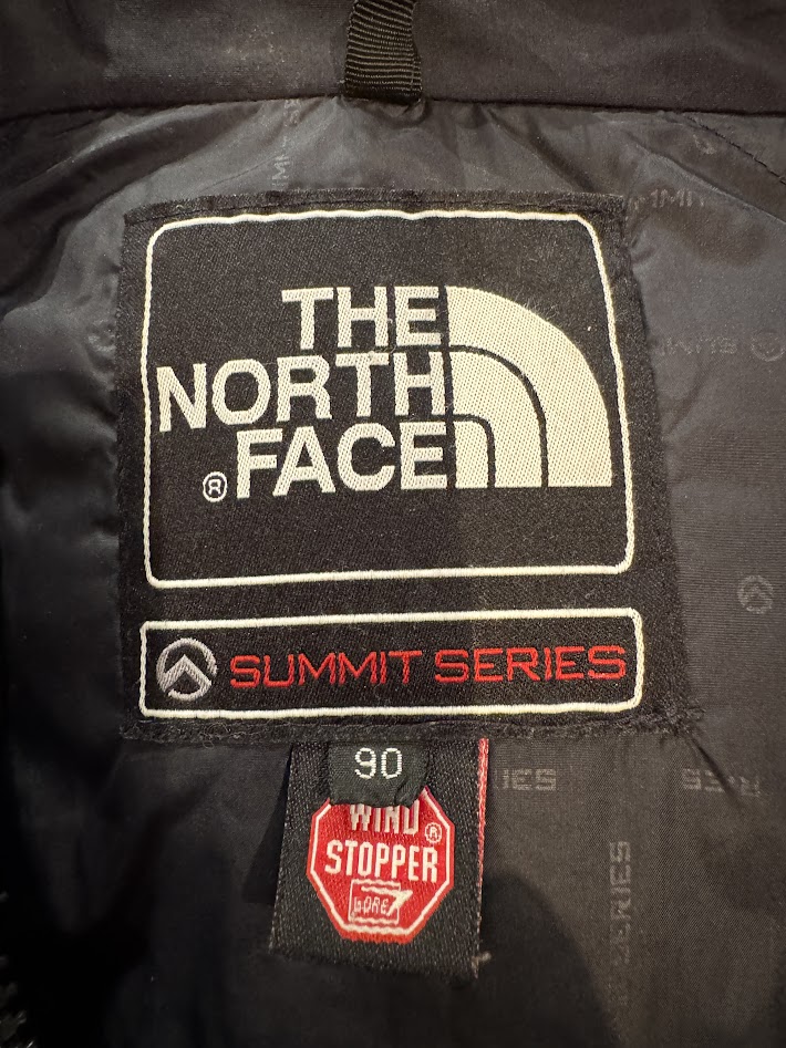 THE NORTH FACE Summit SeriesタグとWINDSTOPPERタグ