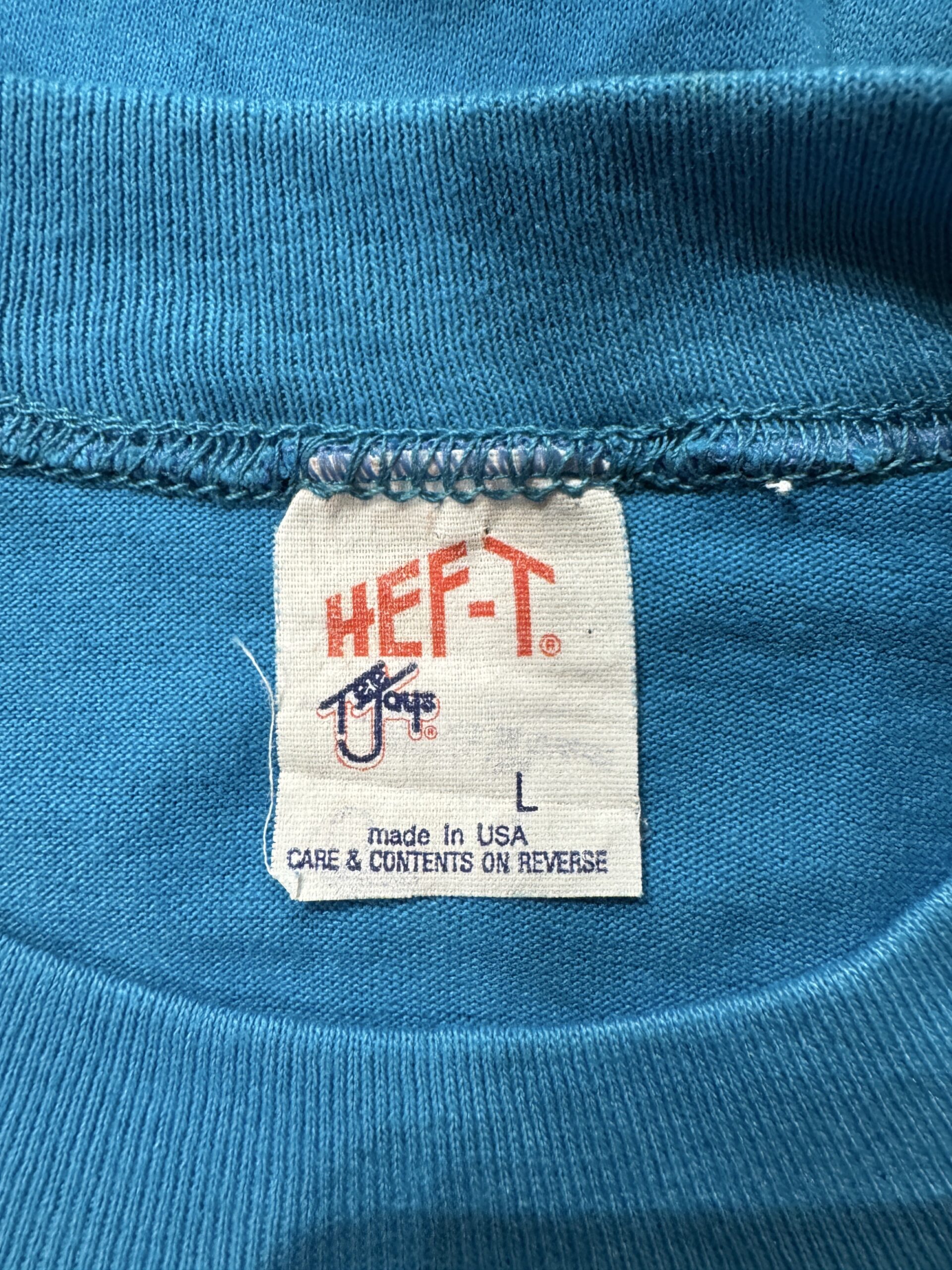 HEF-Tの首元タグ。made in USA表記とLサイズ表記が入っています。