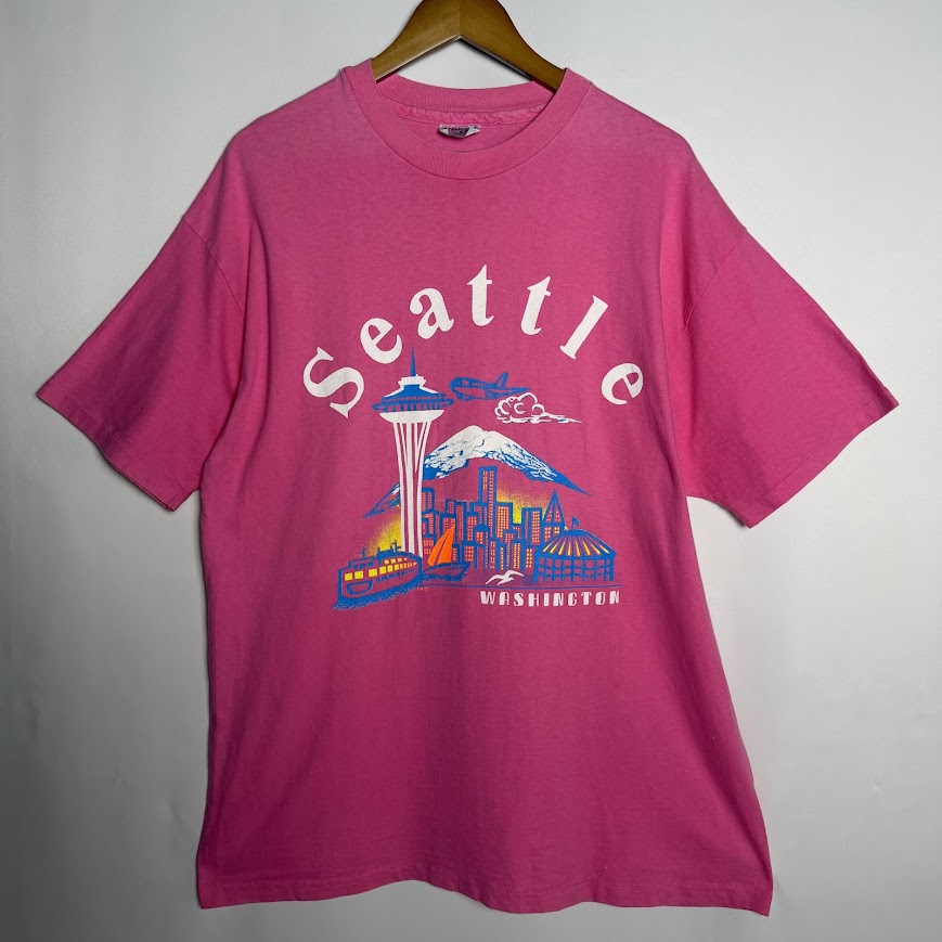 シアトル観光Tシャツ 正面全体 ピンクボディ