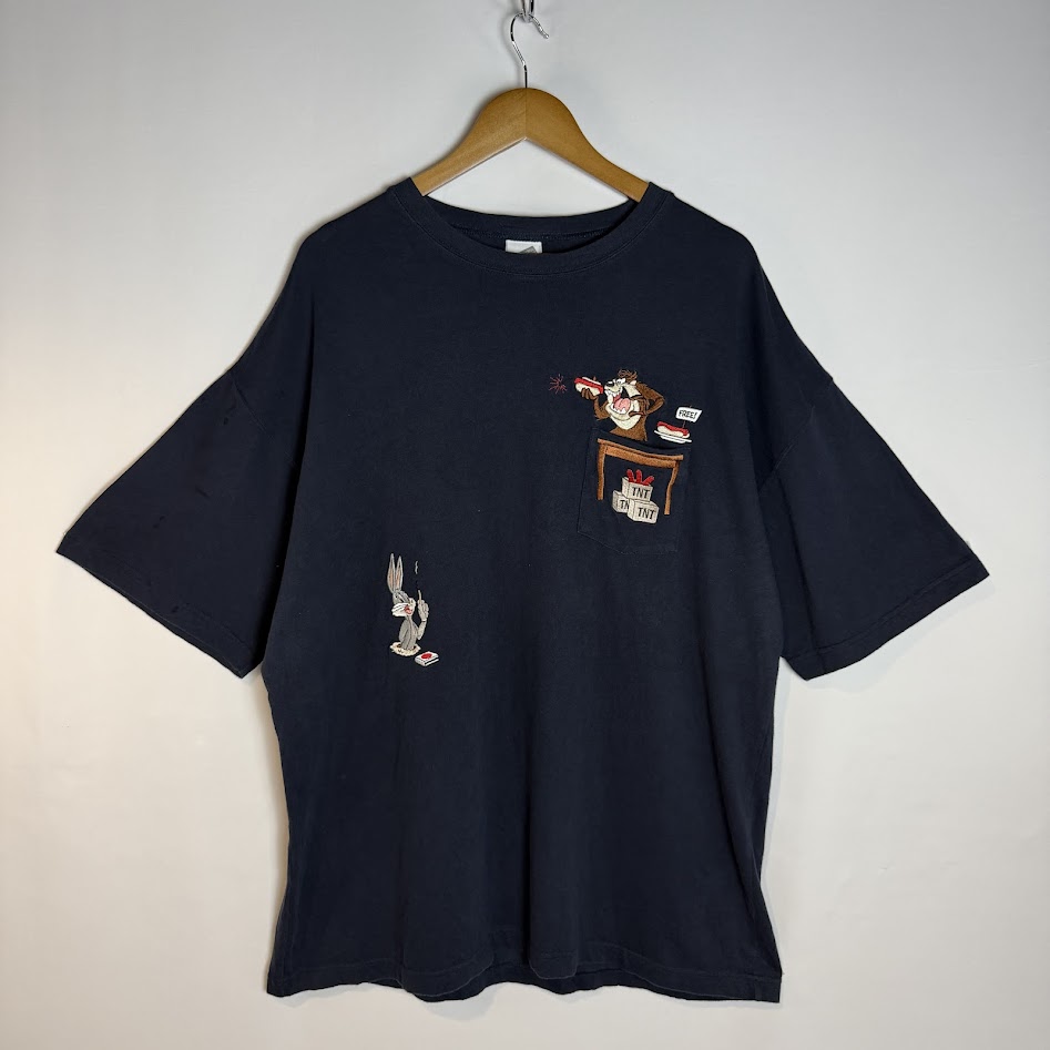1999 Warner Bros Studio Store ルーニー・テューンズ刺繍ポケットTシャツ 前面