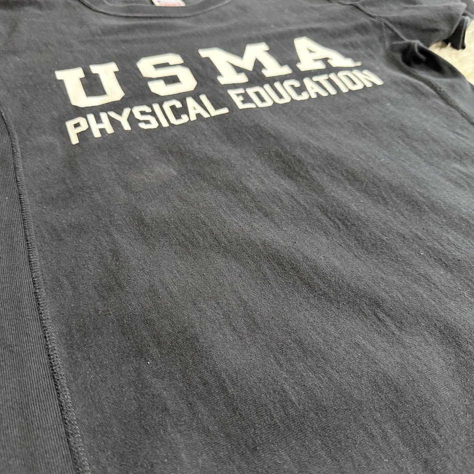 Reverse Weaveの生地とサイドパネル Champion Reverse Weave USMA Tシャツの厚みとサイド切り替え部分