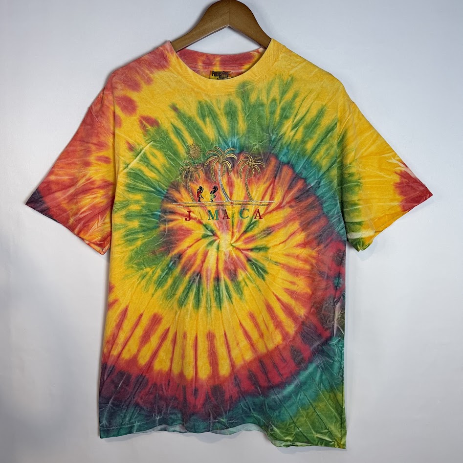 黄色、赤、緑を中心としたタイダイ染めにJAMAICAの刺繍が入ったONEITAの古着Tシャツ