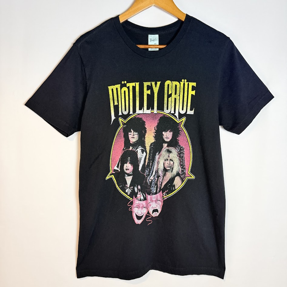 Mötley Crüe(モトリー・クルー)バンドTシャツ フロントデザイン