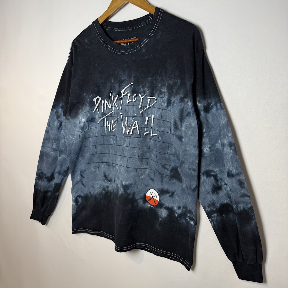 Pink Floyd The Wall Liquid BlueロングスリーブTシャツを右斜めから見た状態