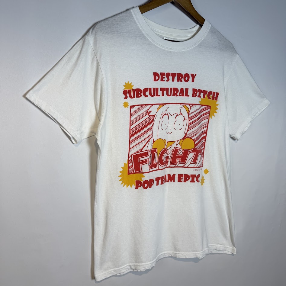 POP TEAM EPIC FIGHT Tシャツ 斜めからの着用イメージ