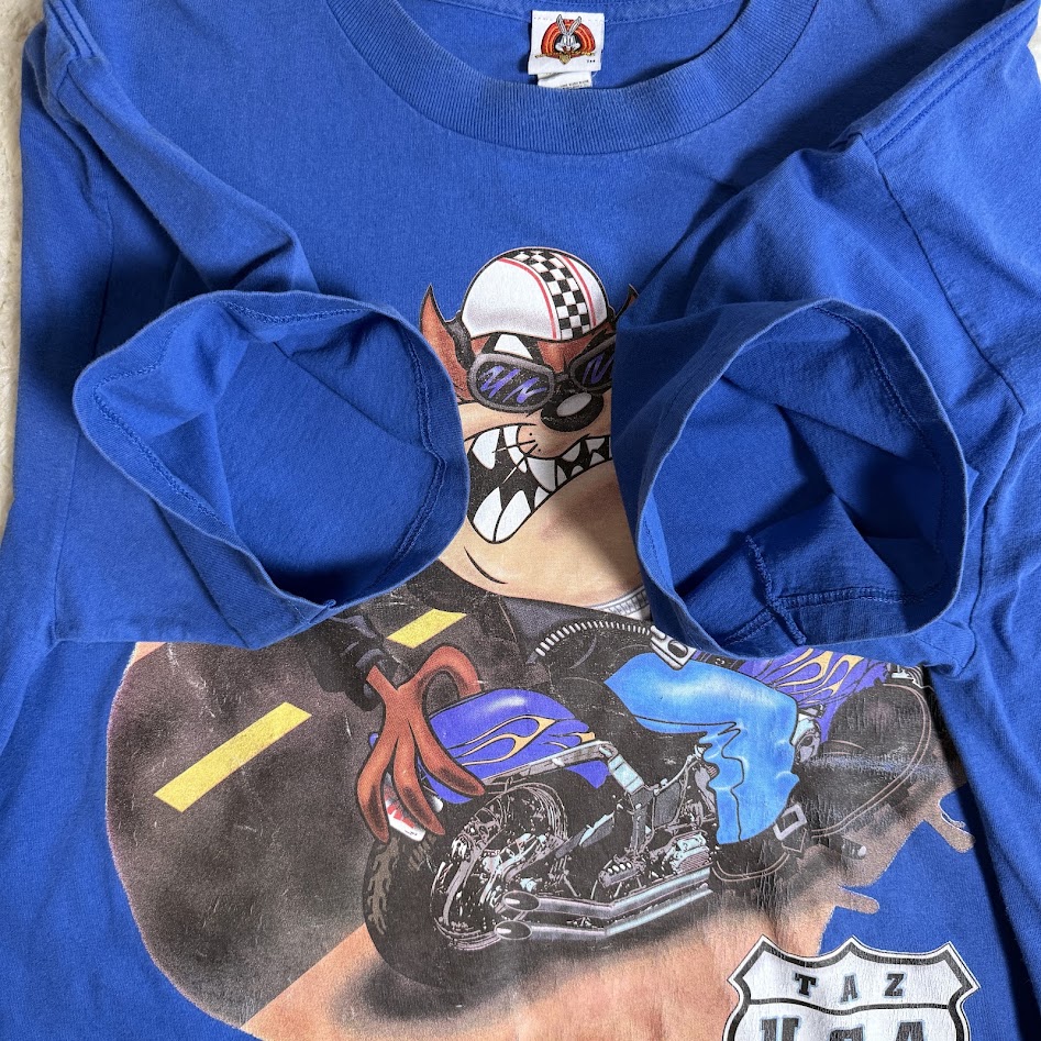 タズTシャツの袖と袖口の縫製