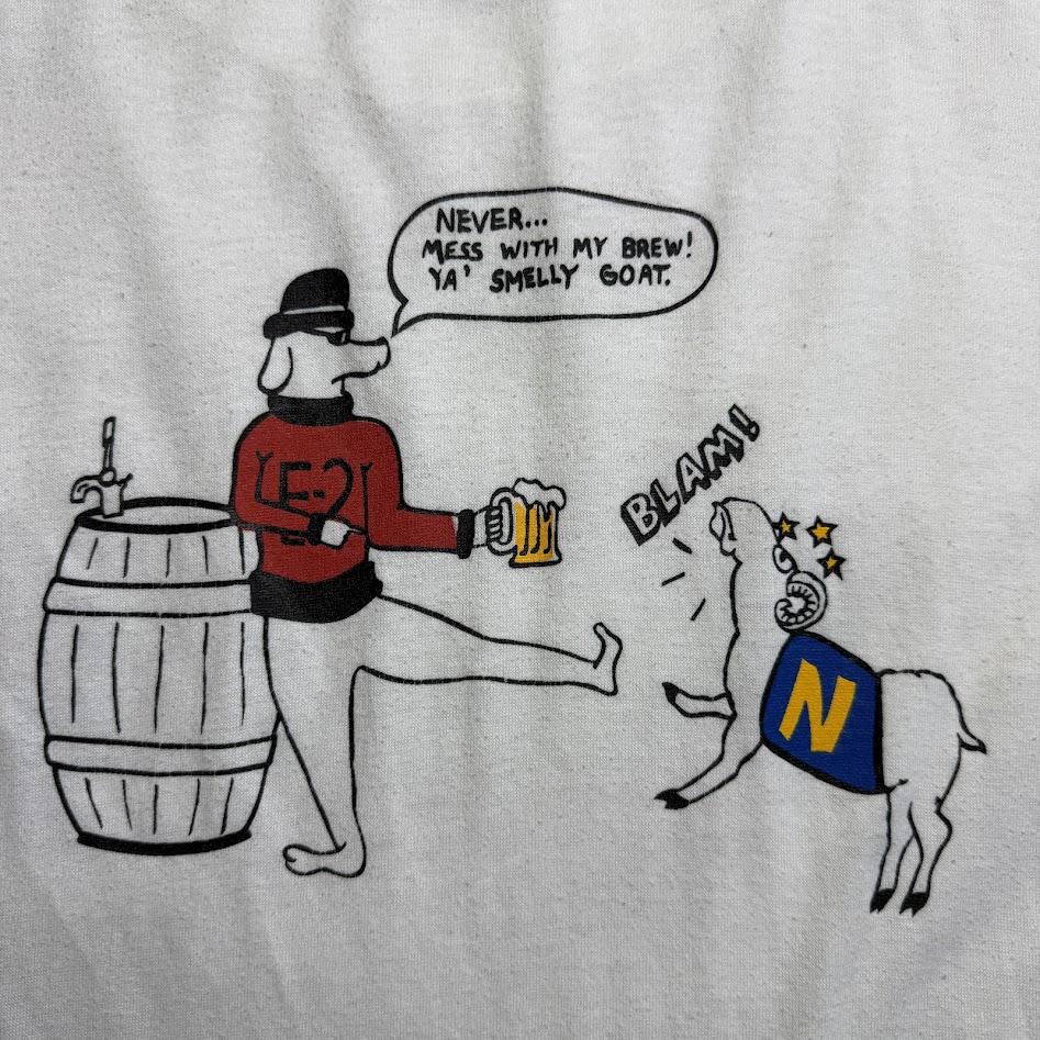 NEVER MESS WITH MY BREW YA SMELLY GOAT と書かれたバックプリント