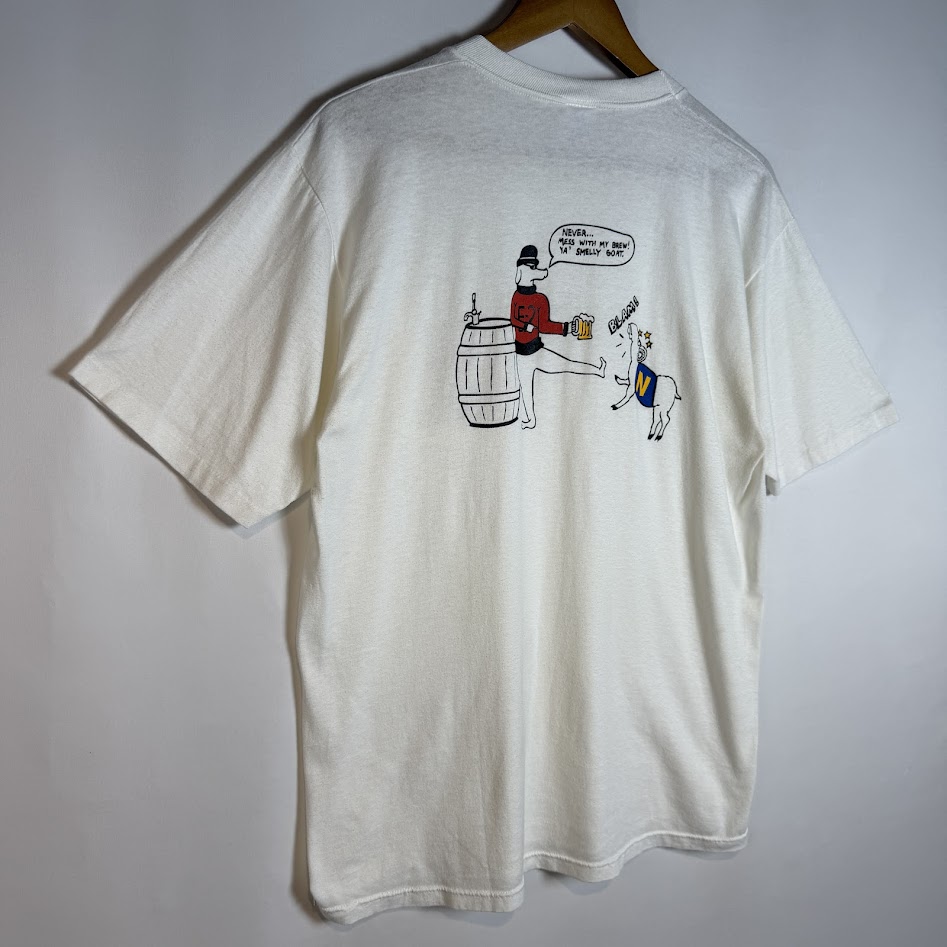 E2 Brew Dogs Tシャツの背面斜め写真
