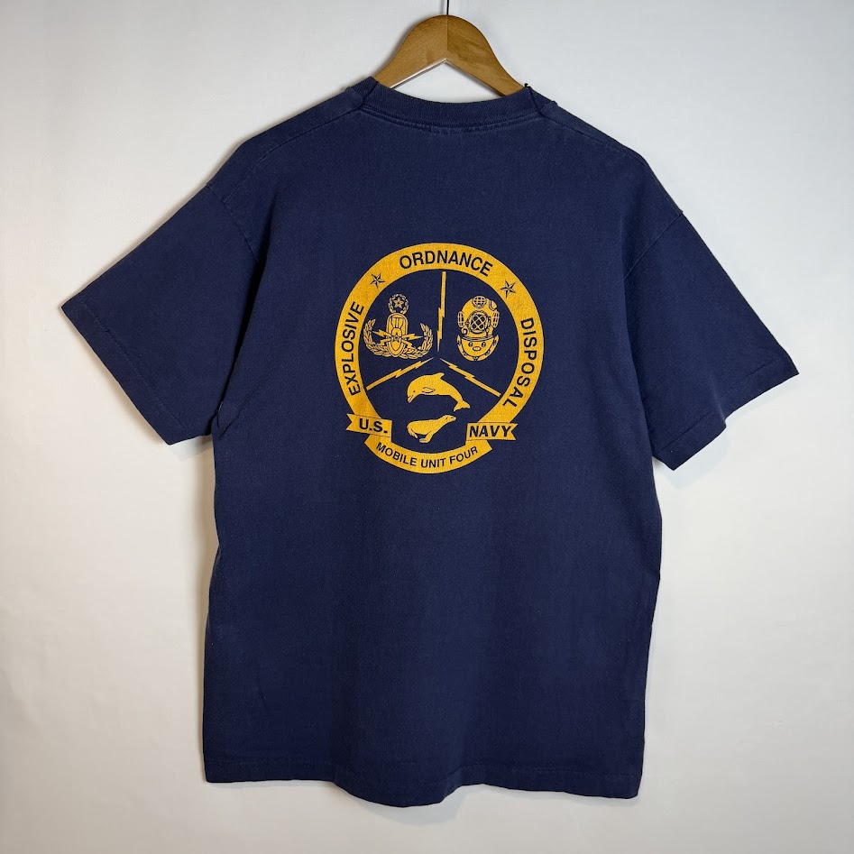 U.S. NAVY EOD Mobile Unit Four Tシャツのバックプリント