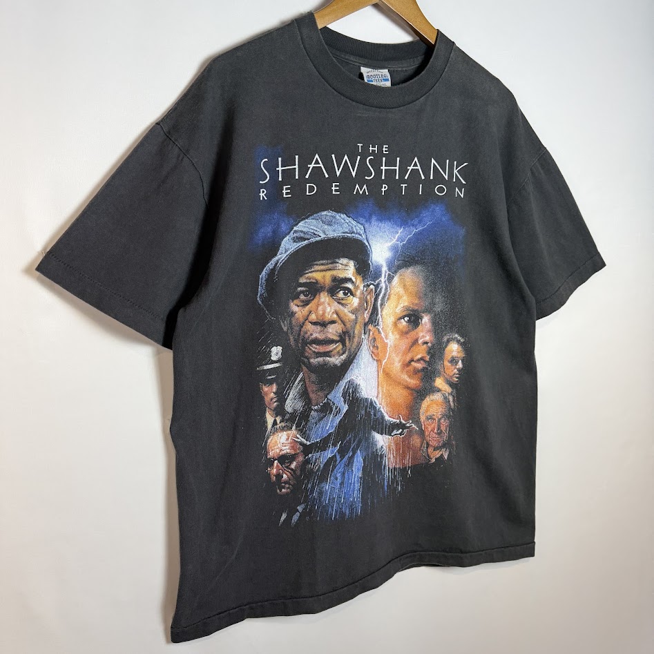 左斜め方向から見た『ショーシャンクの空に』ムービーTシャツのフロント