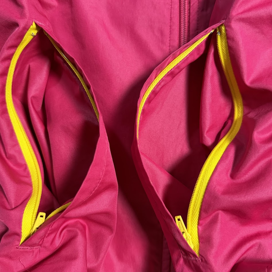 adidasジャケットのファスナー付きポケット
