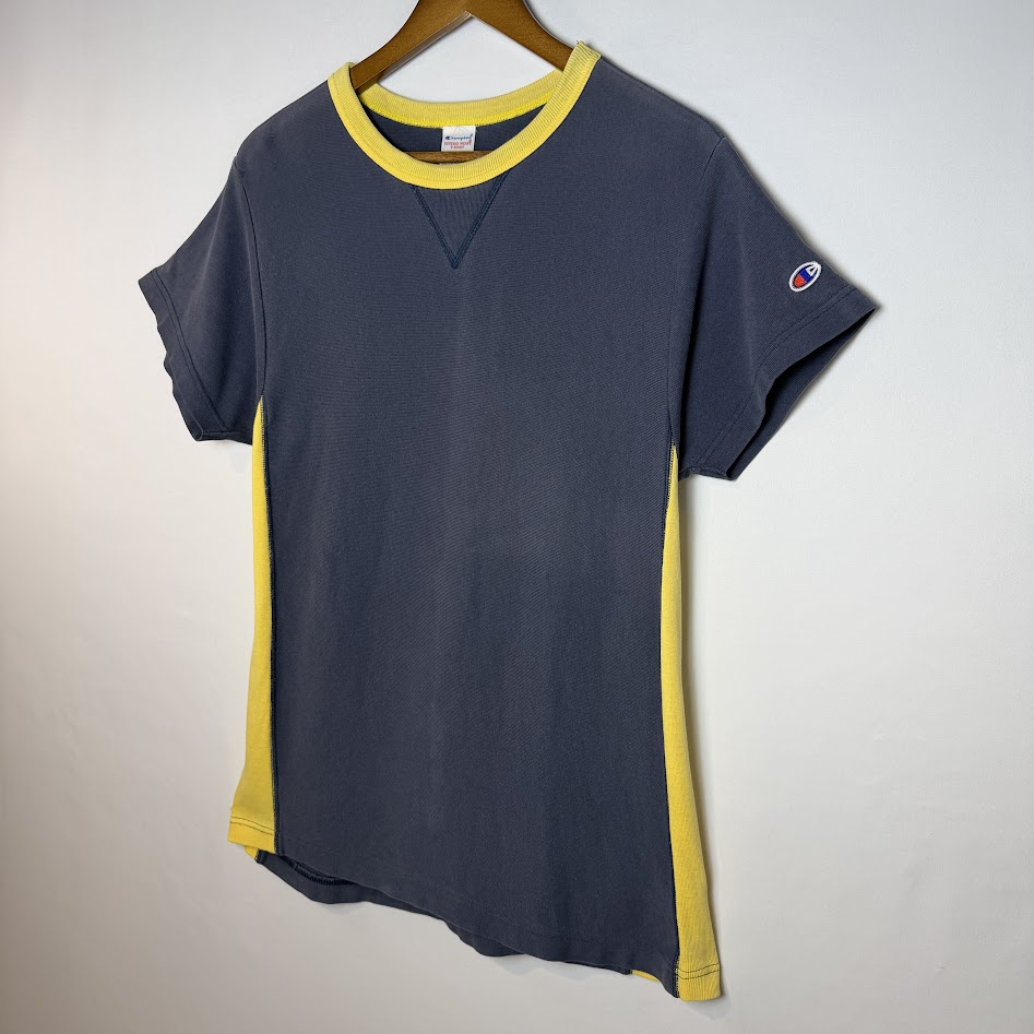 Champion REVERSE WEAVE T-SHIRT 正面斜めから見たデザイン