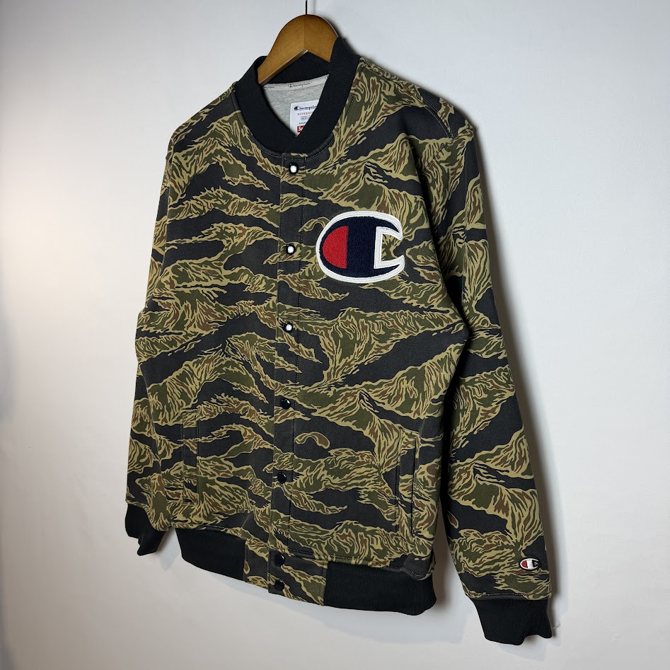 Supreme × Champion タイガーカモ スナップフロントスウェット 斜めから見た全体