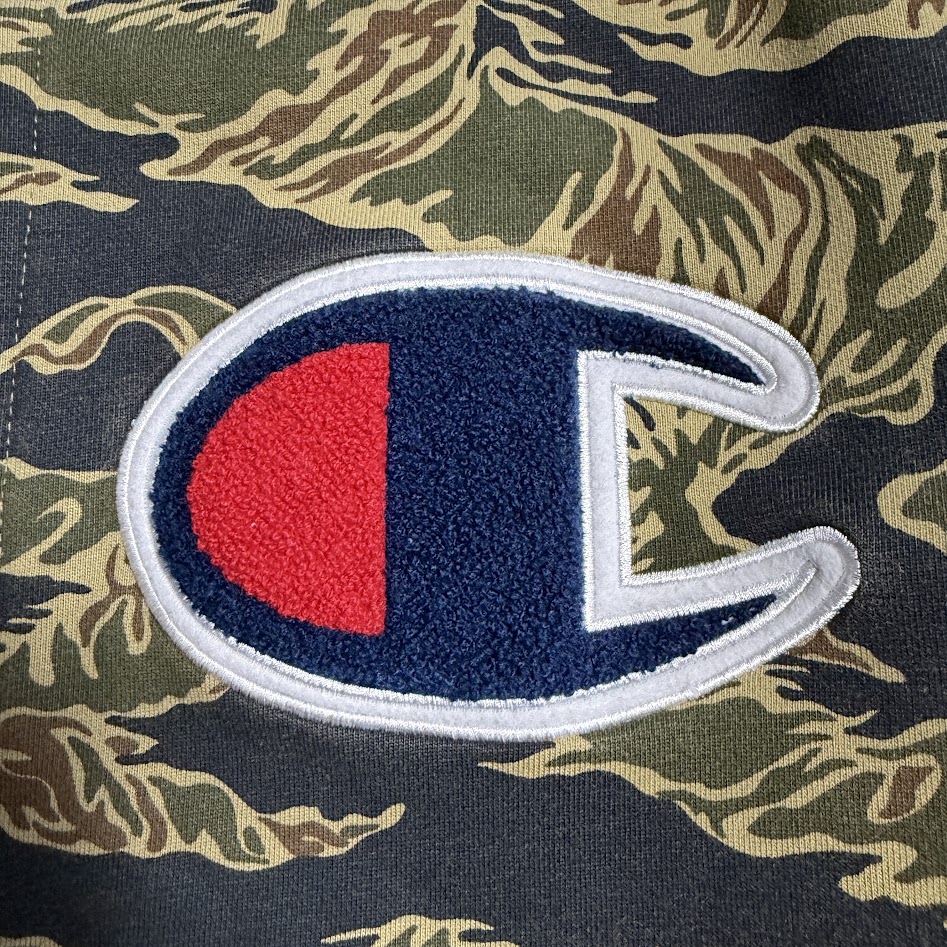 Supreme × Champion タイガーカモ 胸の大型Champion Cロゴ