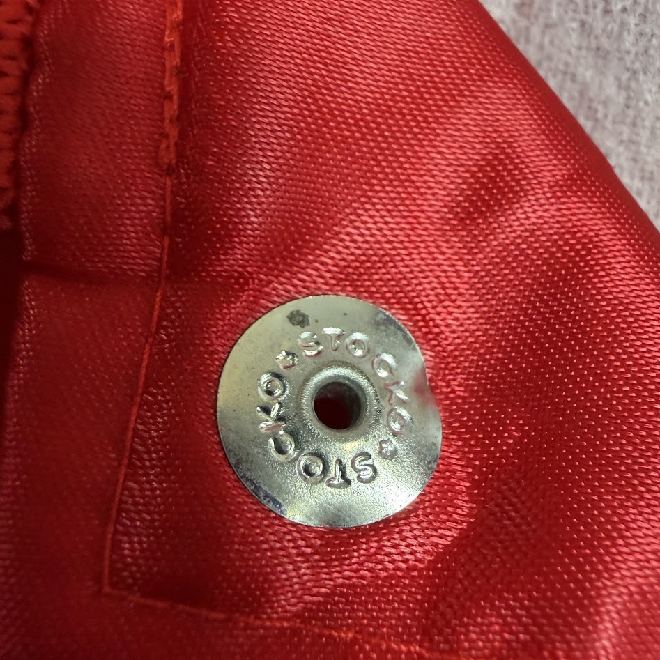 USA製HILTON IGTスタジャンのスナップボタンに刻まれたSTOCKOの文字