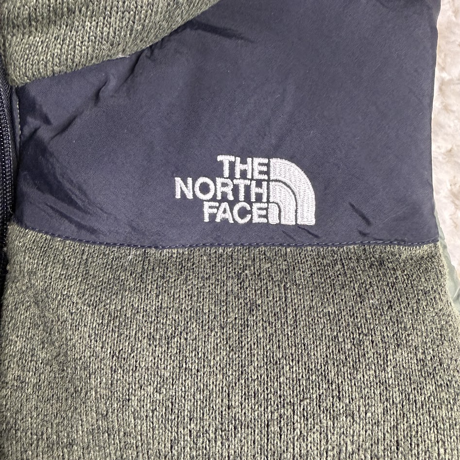THE NORTH FACE ダウンベストのフリース調生地と切替部分